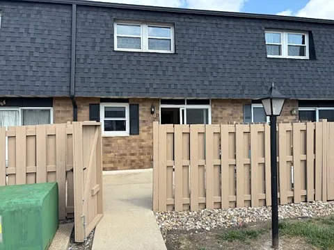 1911 Canterbury Dr #D — Photo 28