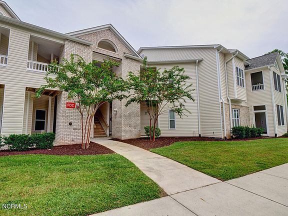 3rd image of 202 Fullford Lane #103