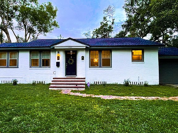3rd image of 1707 ORLANDO Circle S