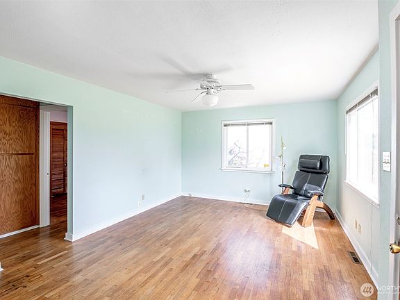 5th image of 828 S Hawthorne Street