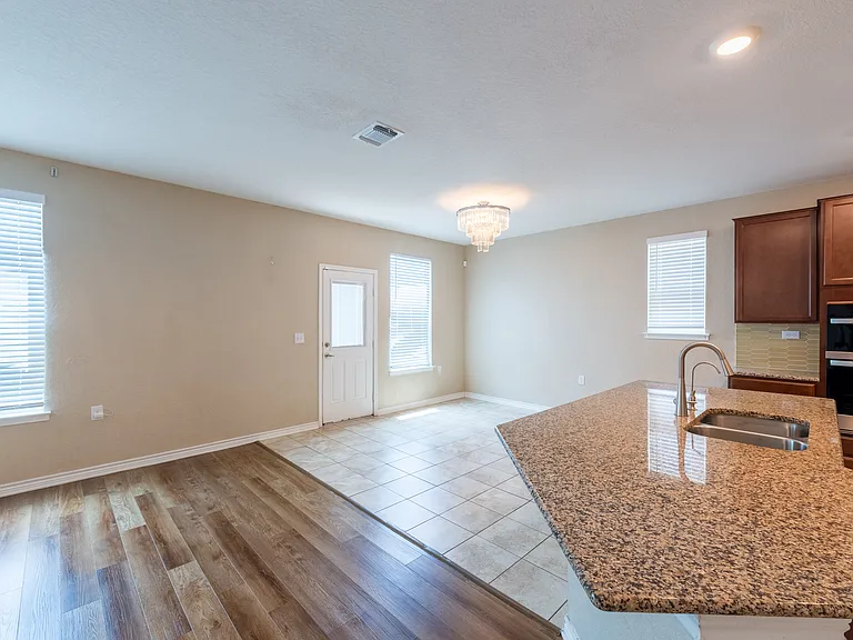 5526 Castle Brook Dr — Photo 8