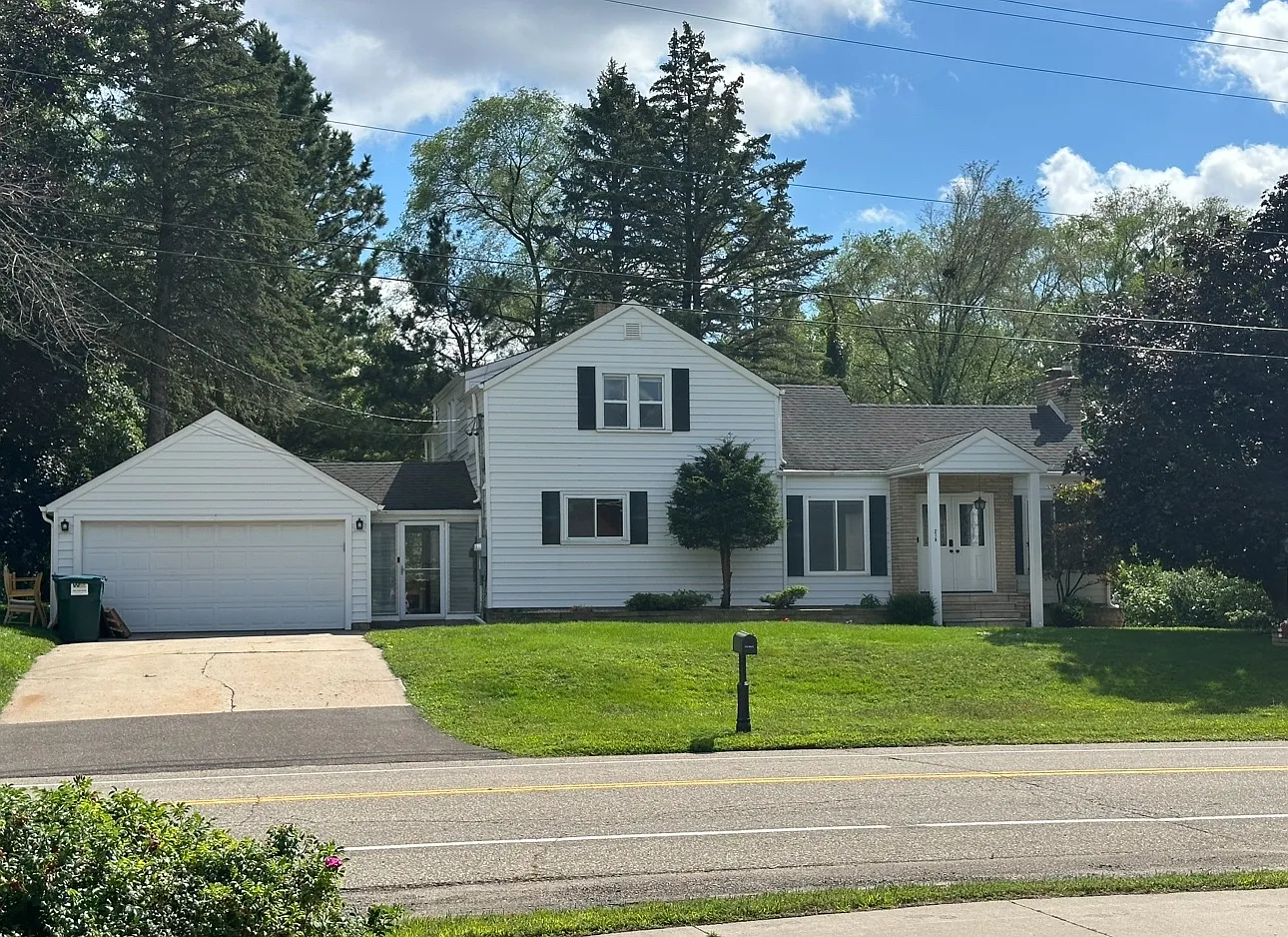 218 County Road B2 W — Photo 1