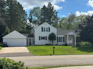 218 County Road B2 W #2, Saint Paul, MN 55113