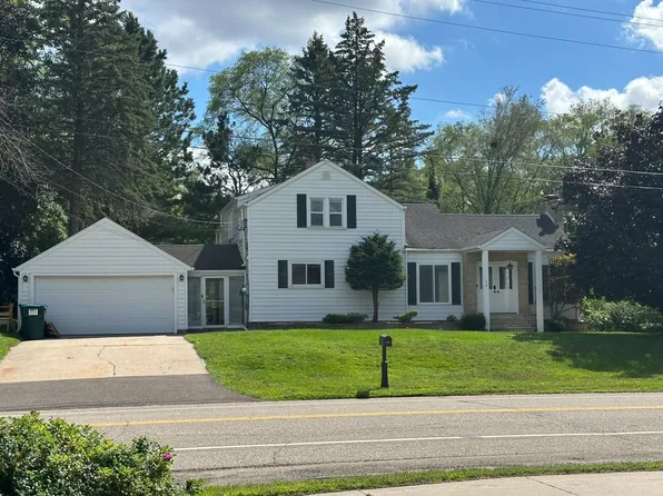 218 County Road B2 W #2, Saint Paul, MN 55113