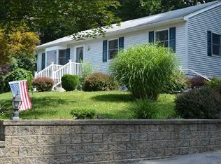 6 Steven Ct, Poughkeepsie, NY 12603
