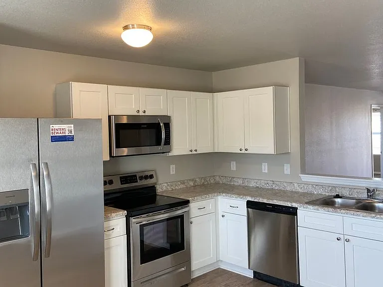 3812 Travers Ln — Photo 6