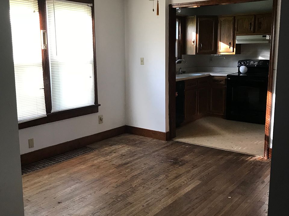 2nd image of 6819 N Elm St