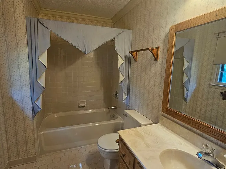 250 Lofton Dr — Photo 12