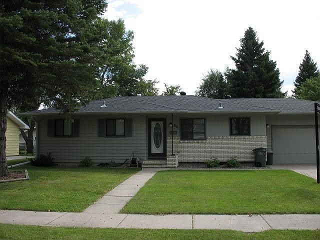 1st image of 811 22nd Ave S