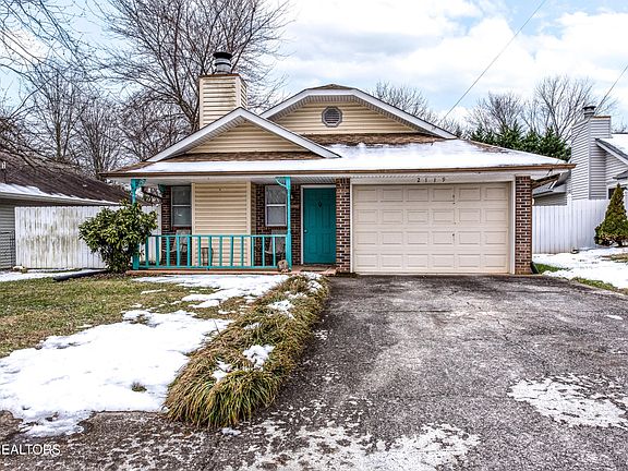 2nd image of 2119 Victoria Ln #1