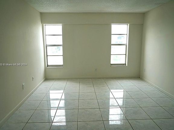 5th image of 1455 West Ave APT 702