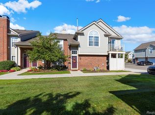 16510 Glenpointe Dr, Clinton Township, MI