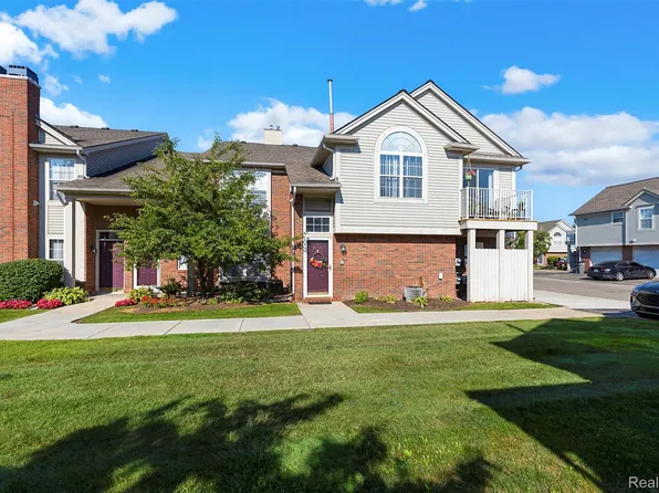 16510 Glenpointe Dr, Clinton Township, MI 48038