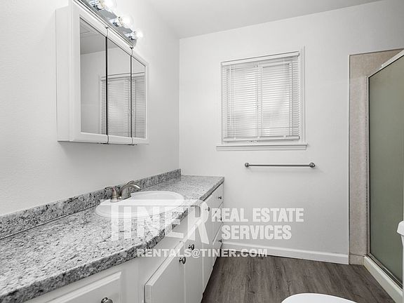 4th image of 221 Ash St