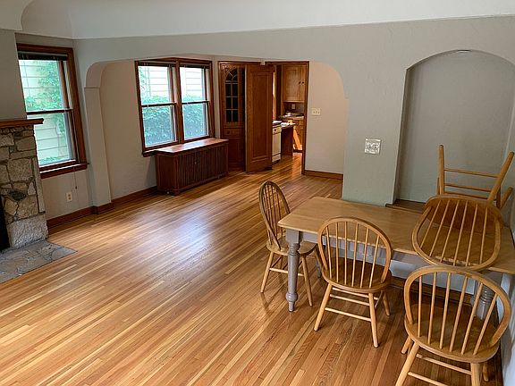 5th image of 885 23rd Ave SE