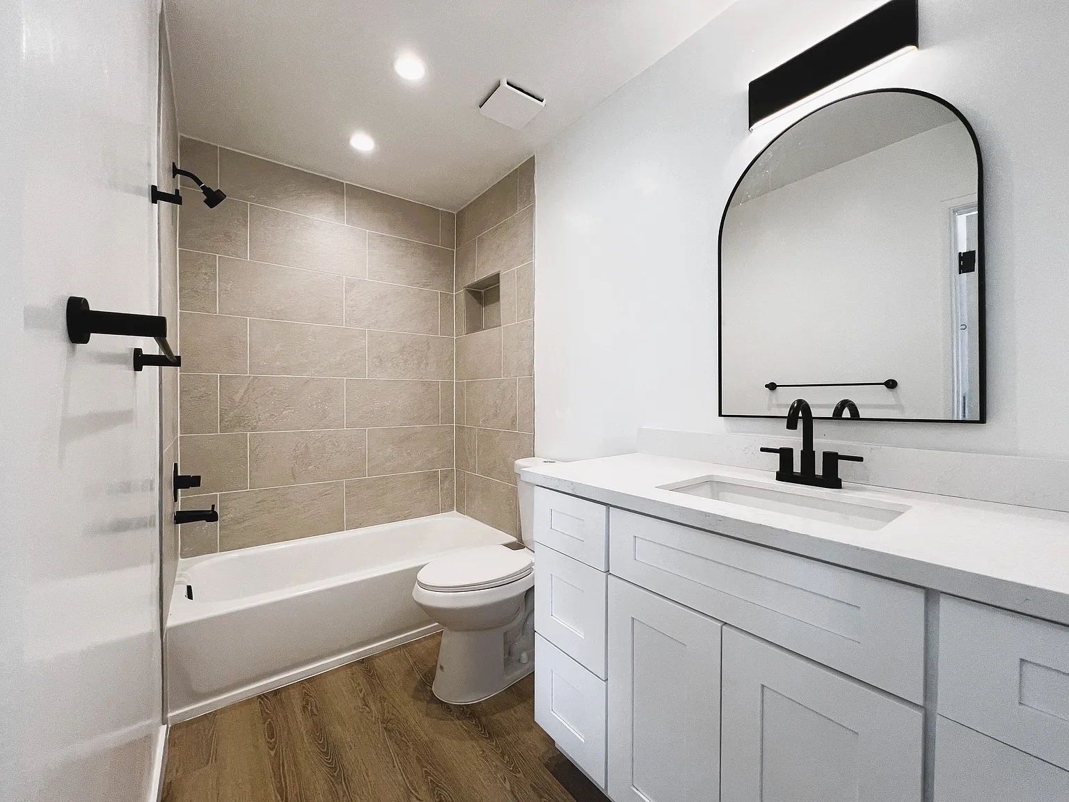 1 bed, $2,026 — Photo 3