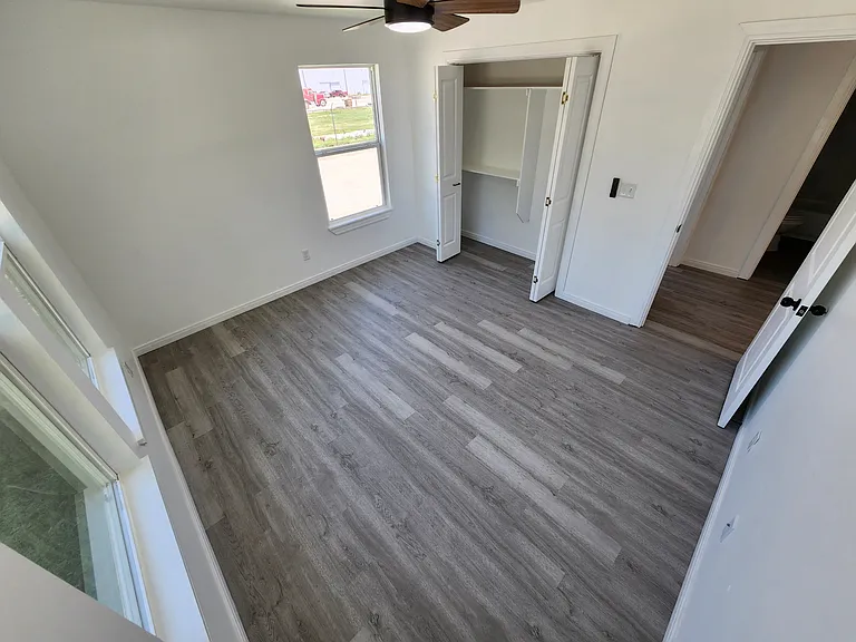 127 E 3rd St — Photo 12