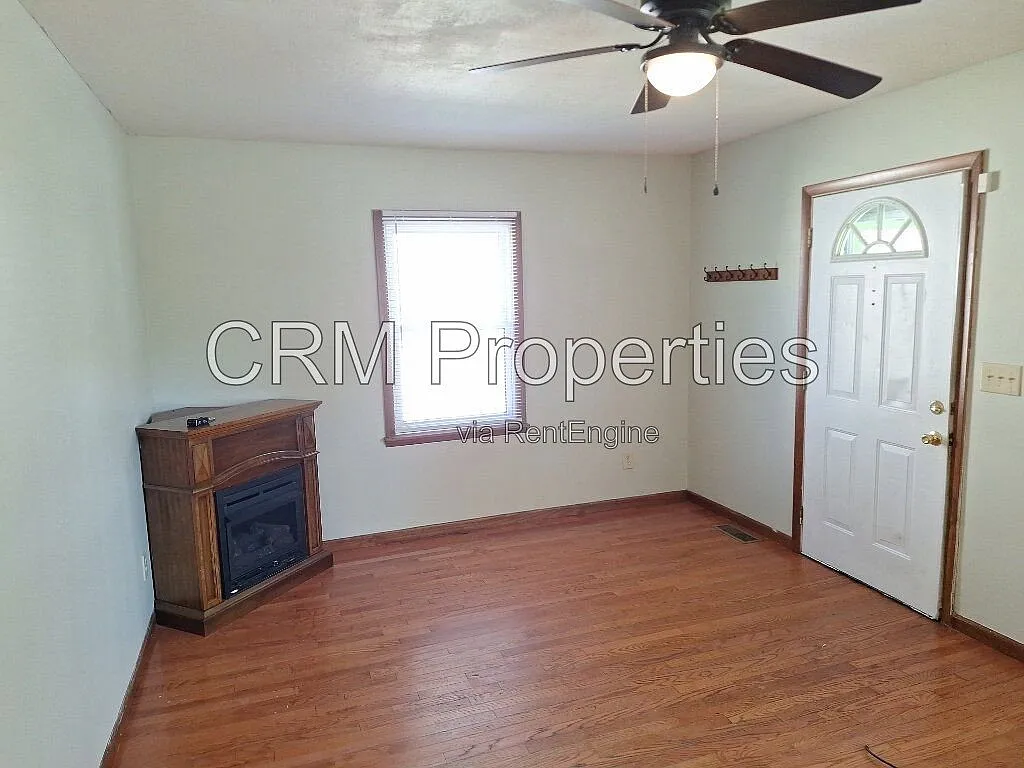 3 bed, 2.0 bath, 1440 sqft, $1,100 — Photo 4