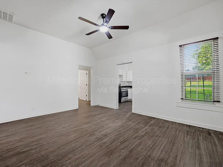 1008 W Morgan St — Photo 7