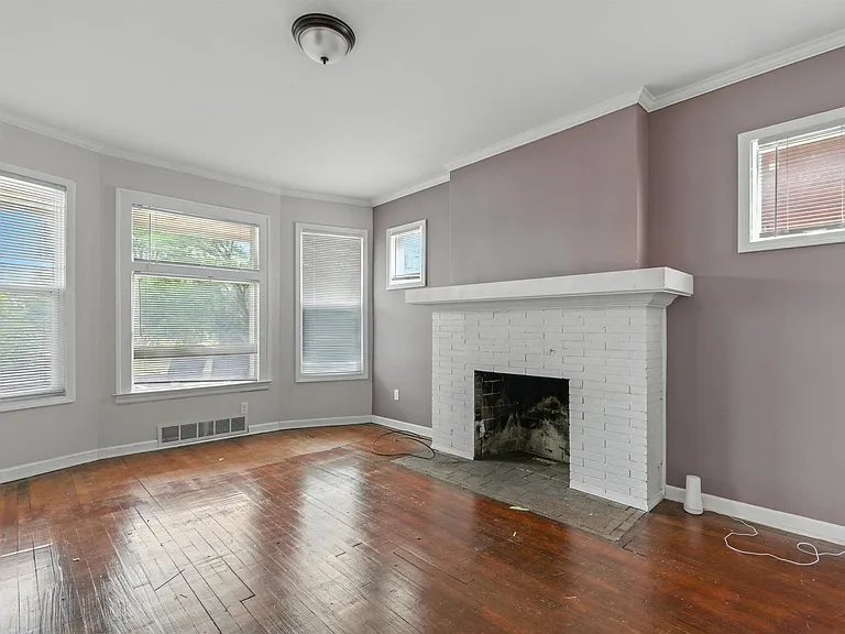 1595 W Grand Blvd — Photo 8