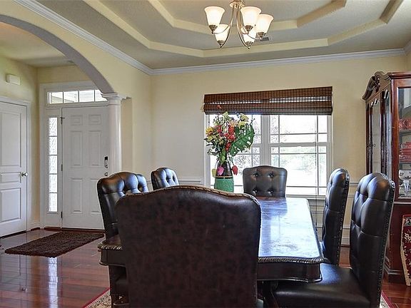 5th image of 1513 Drumheller Dr