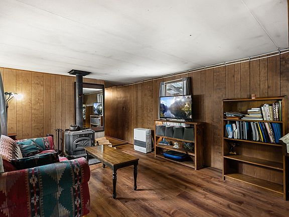 3rd image of 582 Mountain View Rd