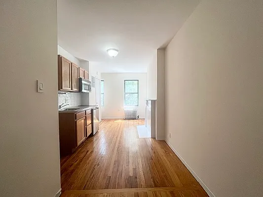 Rented by City Connections Realty | media 2