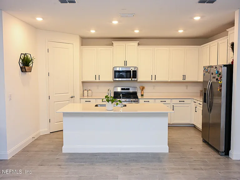 633 Superior Blvd — Photo 35