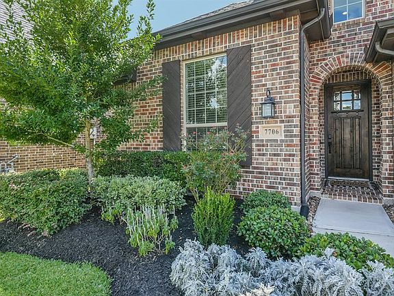 3rd image of 7706 Lago River Ln