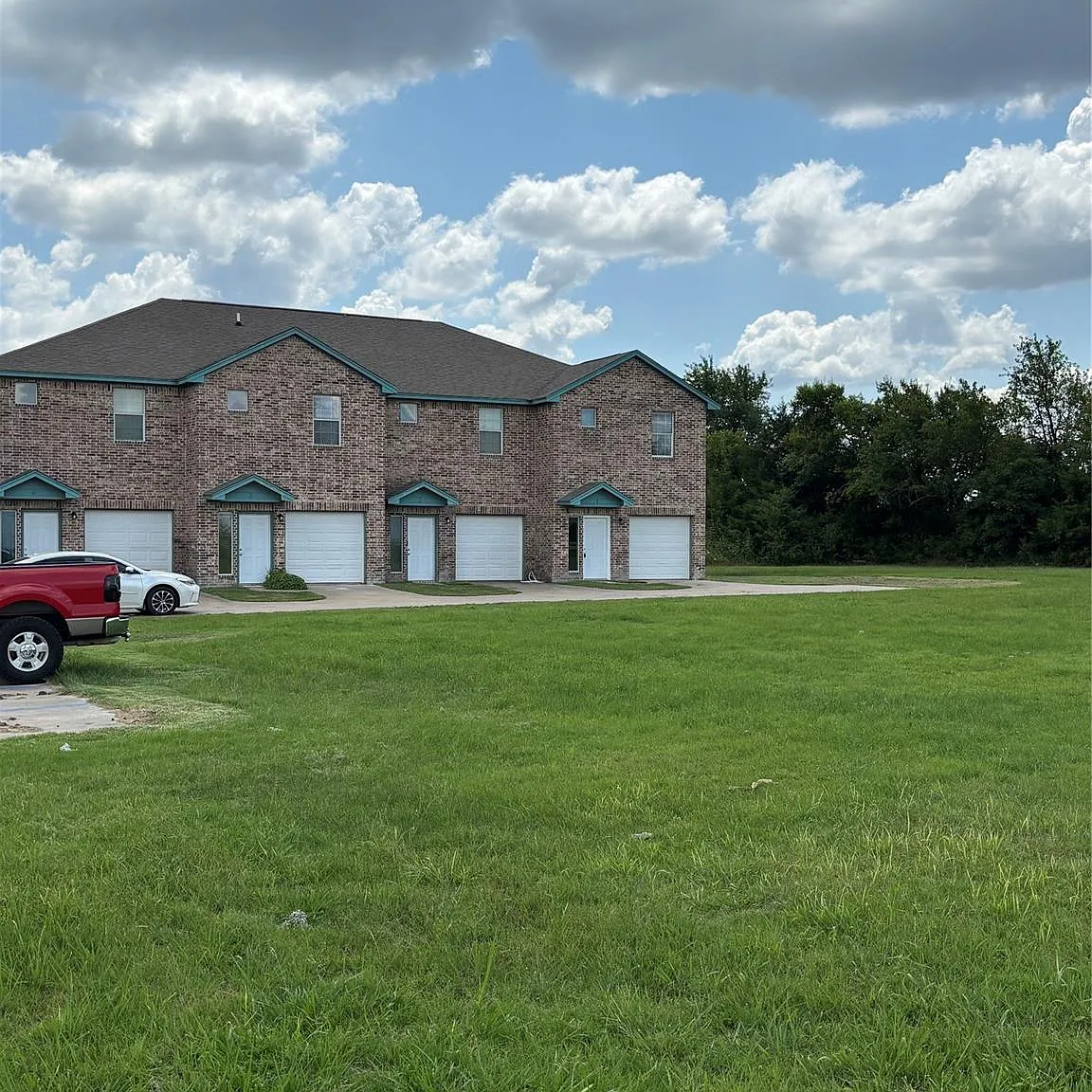 3 bed, 2.5 bath, 1500 sqft, $1,250 — Photo 1