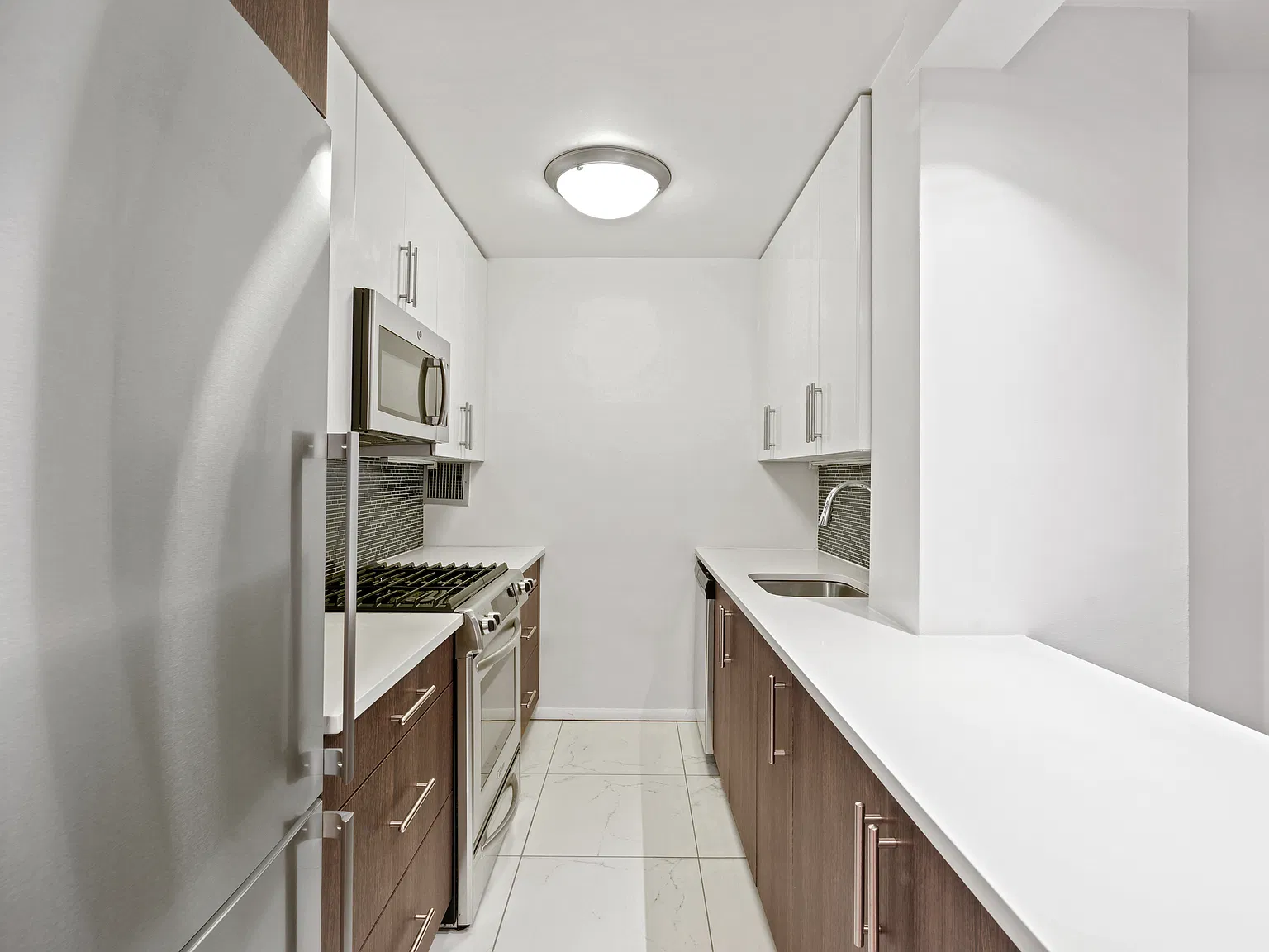 330 W 58th St — Photo 3