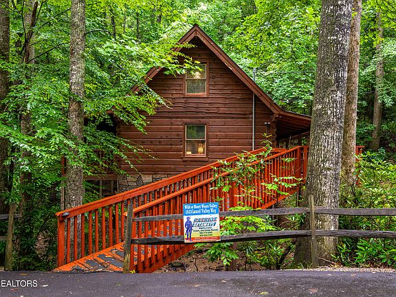 2nd image of 1823 Laurel Valley Way