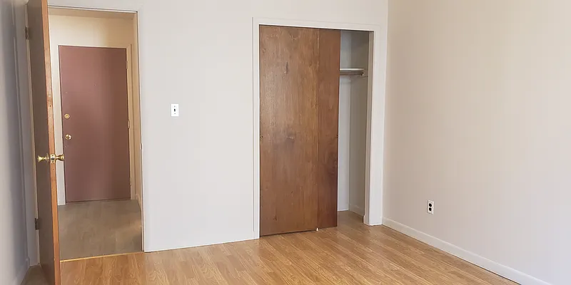 Rented by Lot & Units Realty Inc | media 22