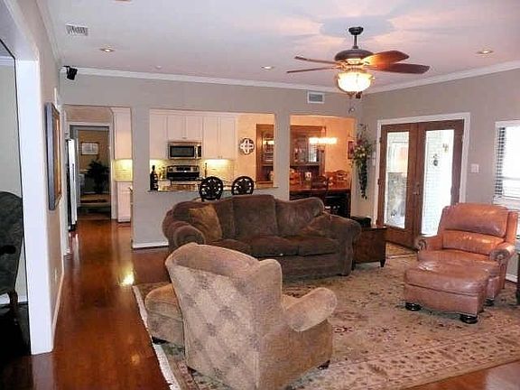 3rd image of 7217 Blairview Dr