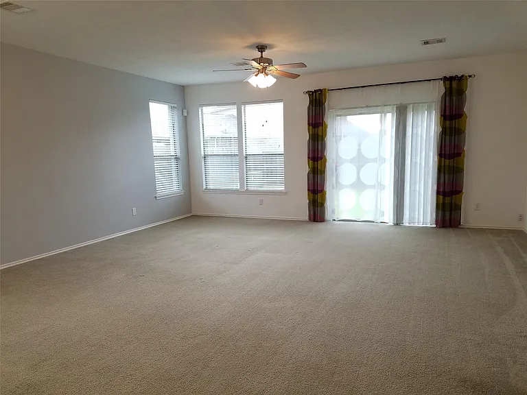 2711 Cally Ct — Photo 6