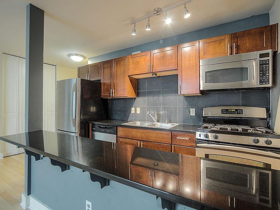 1st image of 600 E 8th St APT 2R