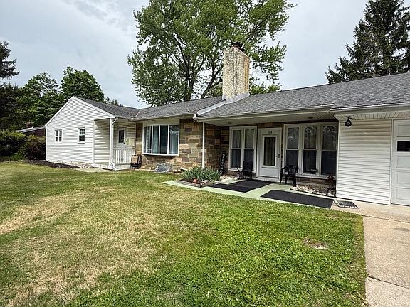 2nd image of 275 Greentree Rd