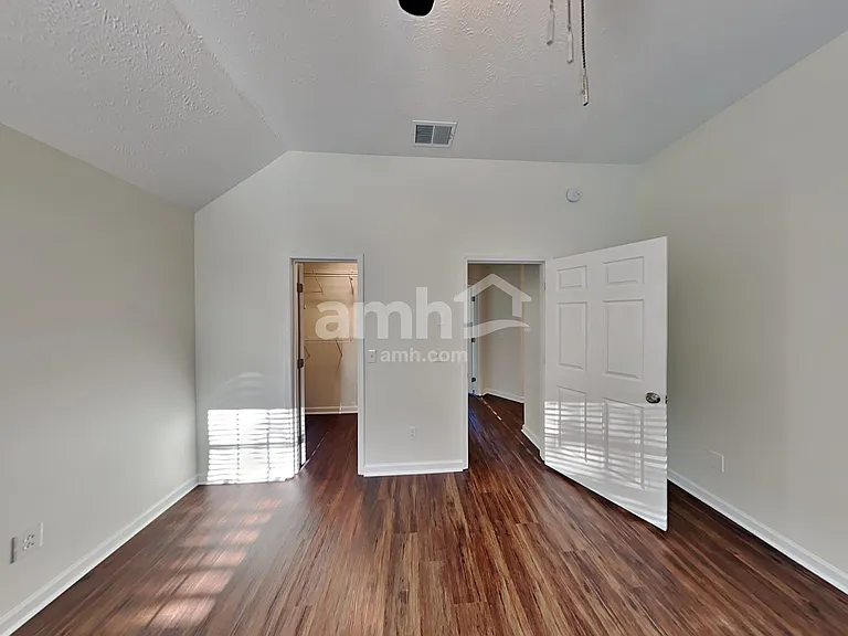 300 Davids Way — Photo 7