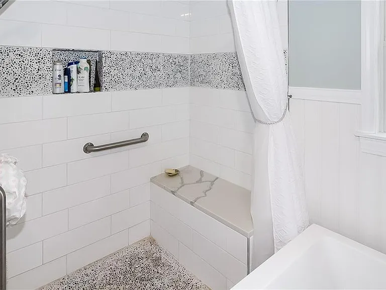 641 Middle Rd — Photo 7