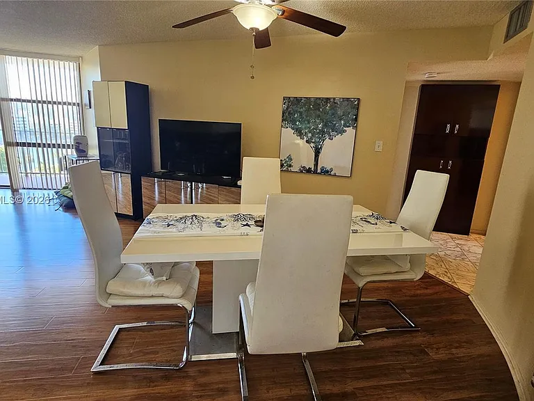 800 Parkview Dr #912 — Photo 5