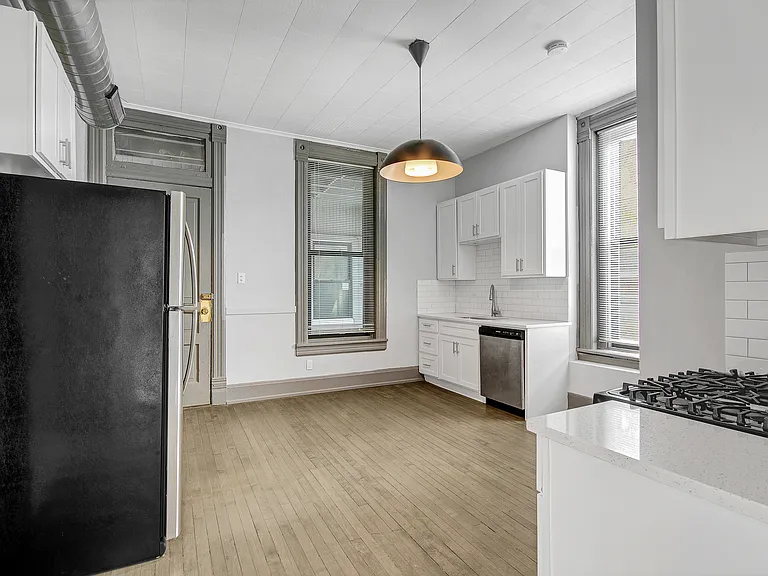 1659 W 21st St #2R — Photo 4
