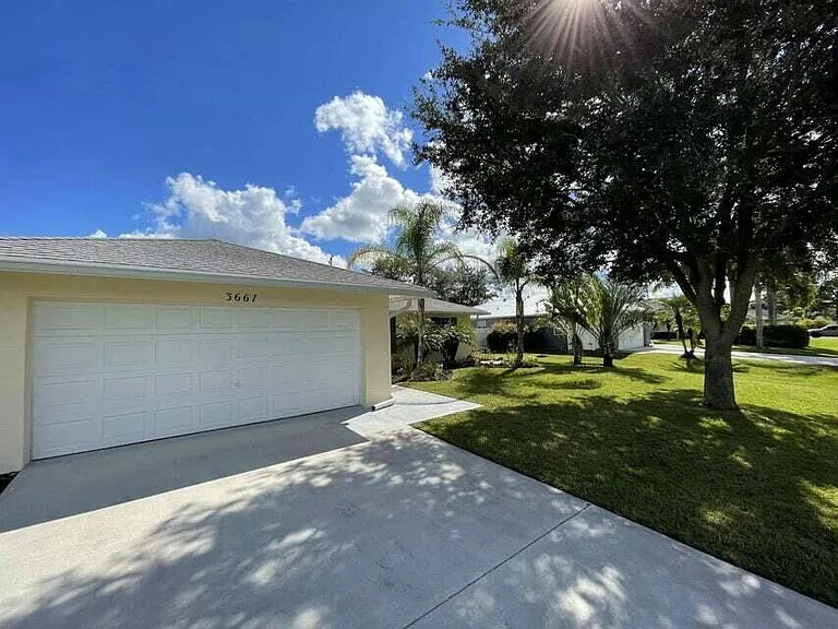 3661 SW Camastro St — Photo 3