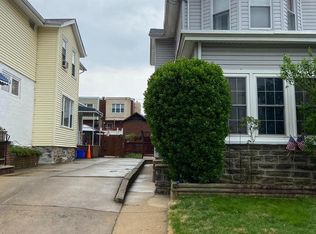 302 Fanshawe St, Philadelphia, PA 19111