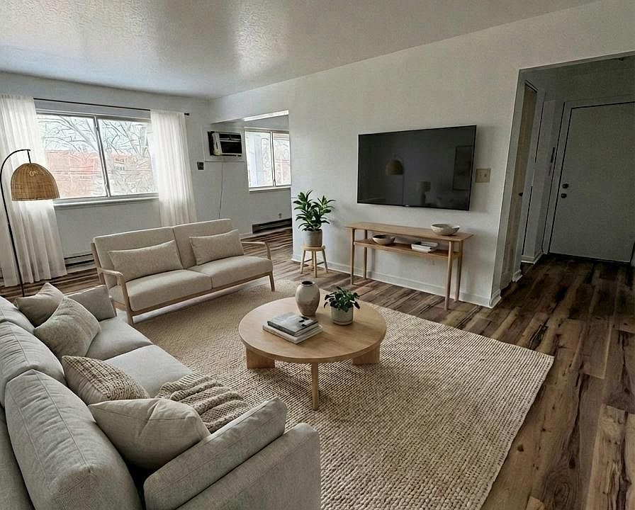 1st image of 750 Michigan Ave E #10
