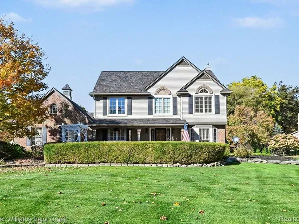 6112 Lake Waldon Dr, Clarkston, MI 48346