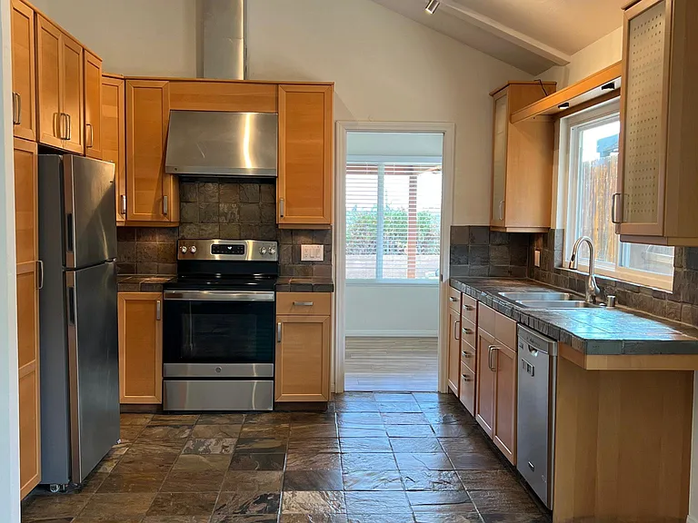 7418 Stoneview Ct — Photo 4
