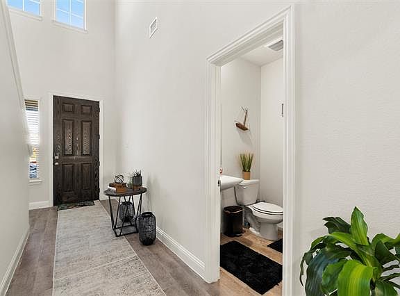 4th image of 1073 Spofford Dr