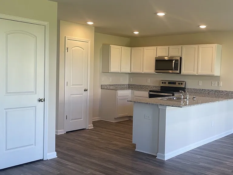 430 Winsely Ln — Photo 5