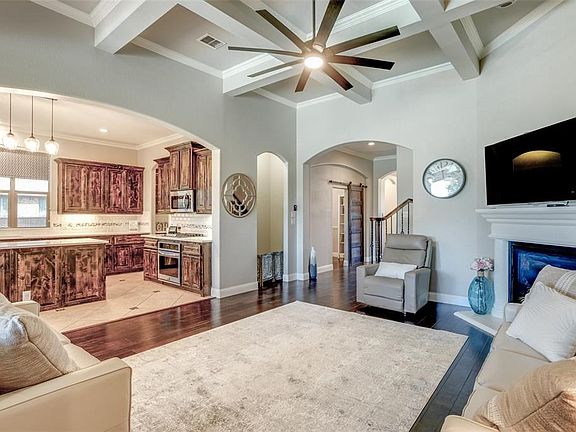 4th image of 609 Deverson Dr