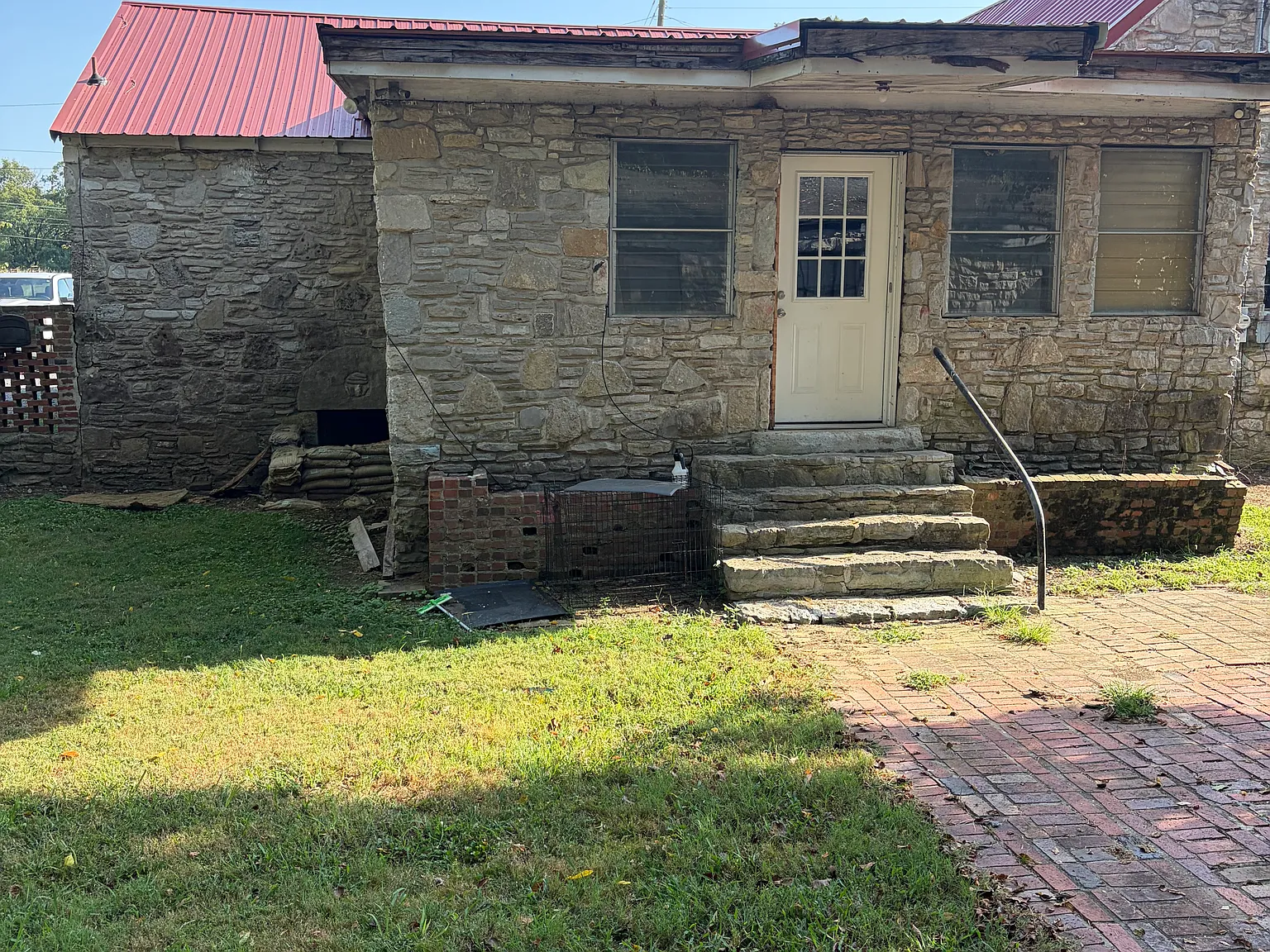 3 bed, 1100 sqft, $1,150 — Photo 2